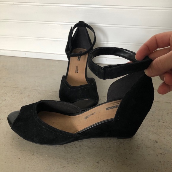SEEKING* Clark’s Suede Peep Toe Wedges (do you have these? - Picture 2 of 9